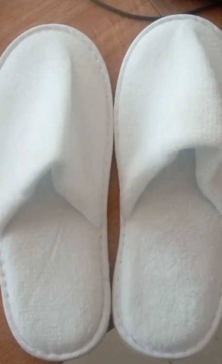 CLOSED TOES LINEN SLIPPERS